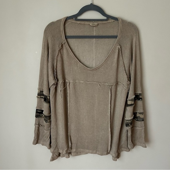 POL Women’s Oversized Tan Beige Scoop Neck Camo Stripe Sweater Size Medium - Picture 1 of 6